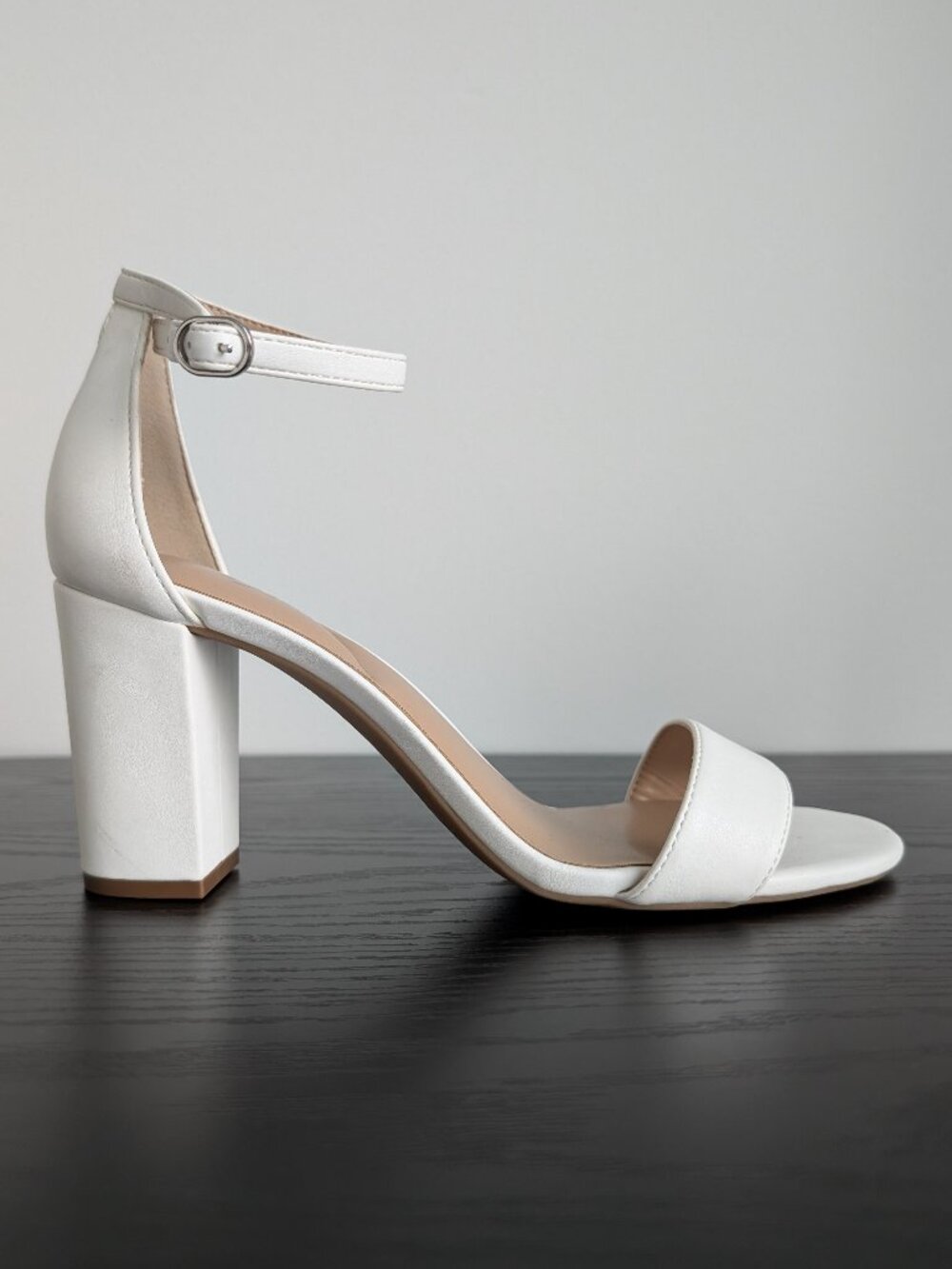 KELLY & KATIE Hailee Block Heel Sandal White Wide | Size 9W